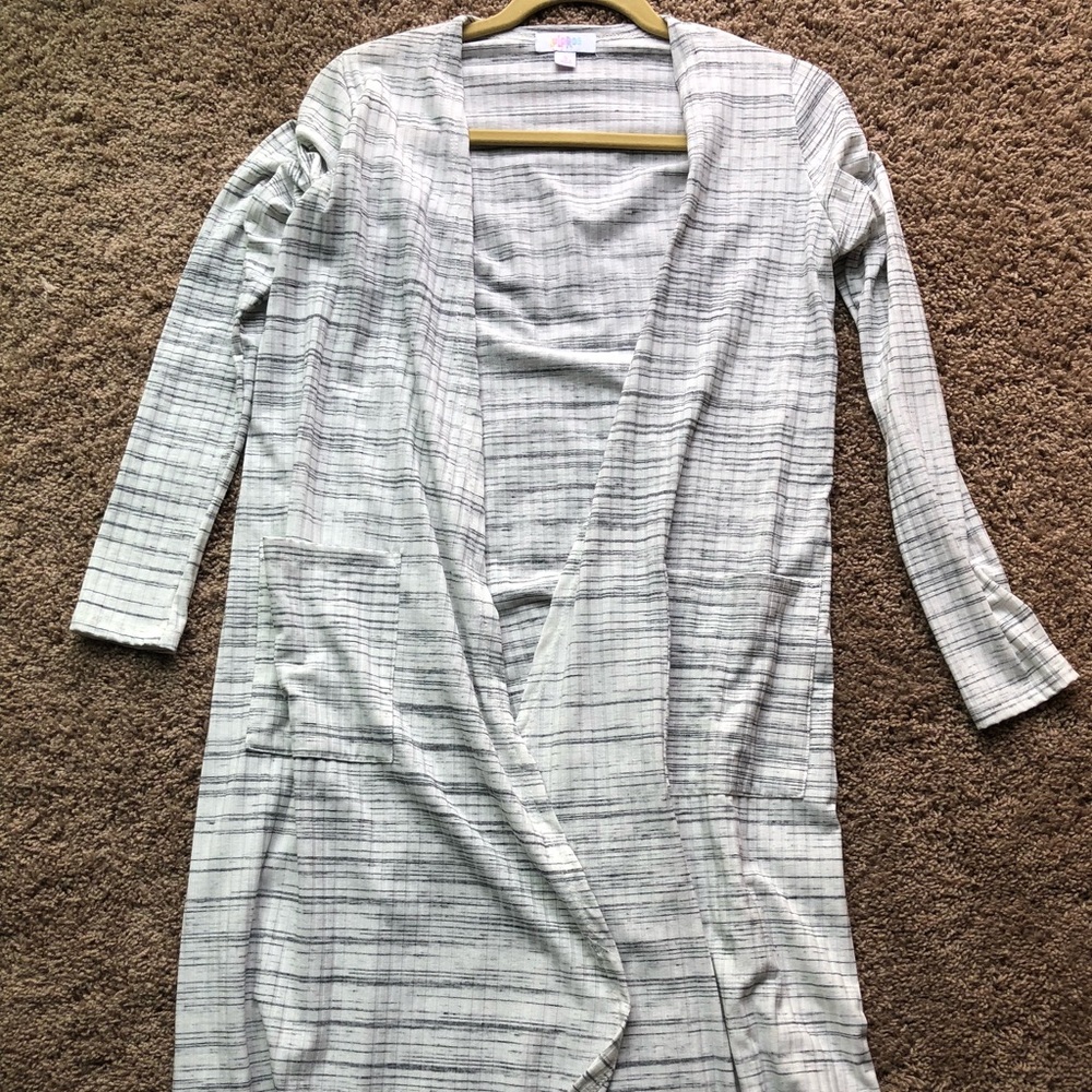 Small Lularoe White Heathered Sarah